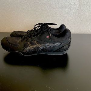 ASICS Rhythmic 2 dance/workout shoes. Size 8. Excellent condition.